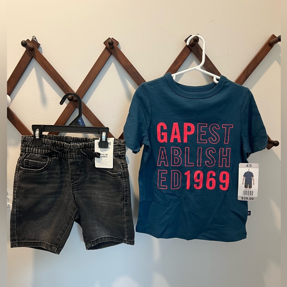 NWT Levi’s Black Shorts and Gap Shirt Boys size 4-5